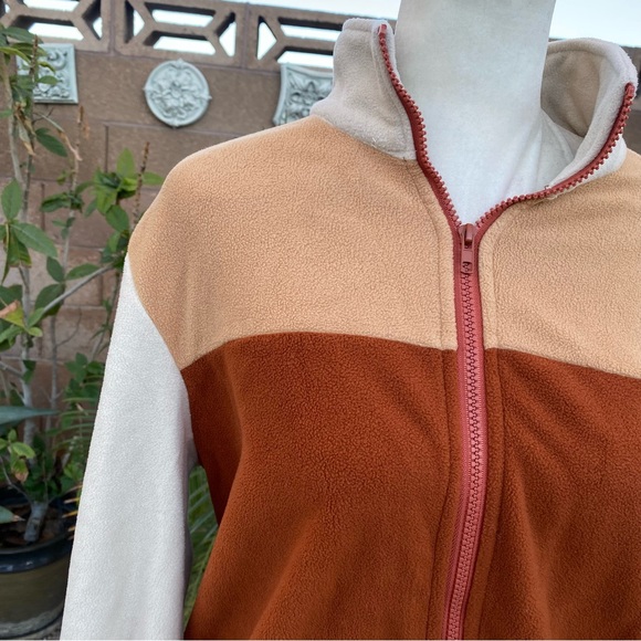 Shein Colorblock Neutral Fleece Cozy Zipper Sweater - Picture 3 of 9